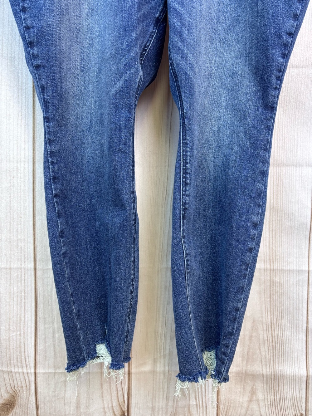 Judy Blue Skinny Fit Jeans Hi-Rise Stretchy Distressed Raw Hem Blue Denim Sz 20W - Picture 4 of 15